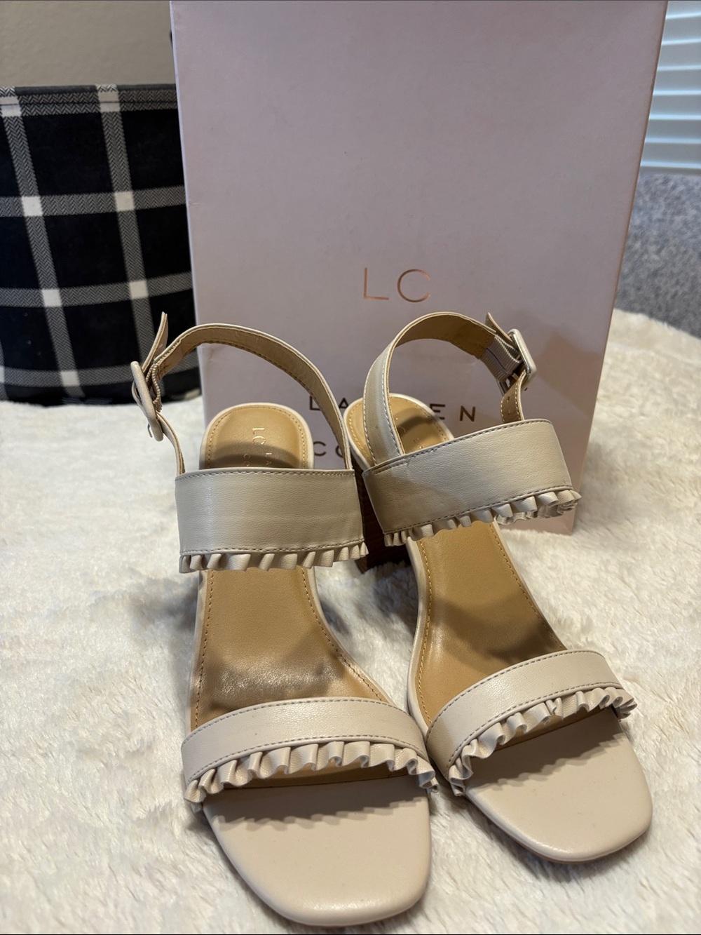 LC Lauren Conrad “BRAND NEW” Beige Ruffle-Strap Block Heel Sandals Sz 10